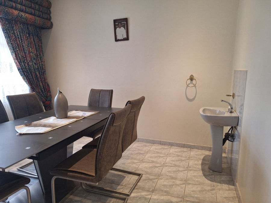 5 Bedroom Property for Sale in Mohadin North West